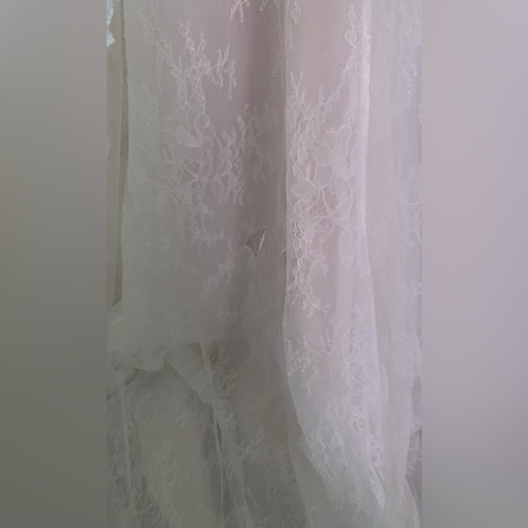 Blue by Enzoani Lili Wedding Dress - Picture 10 of 13